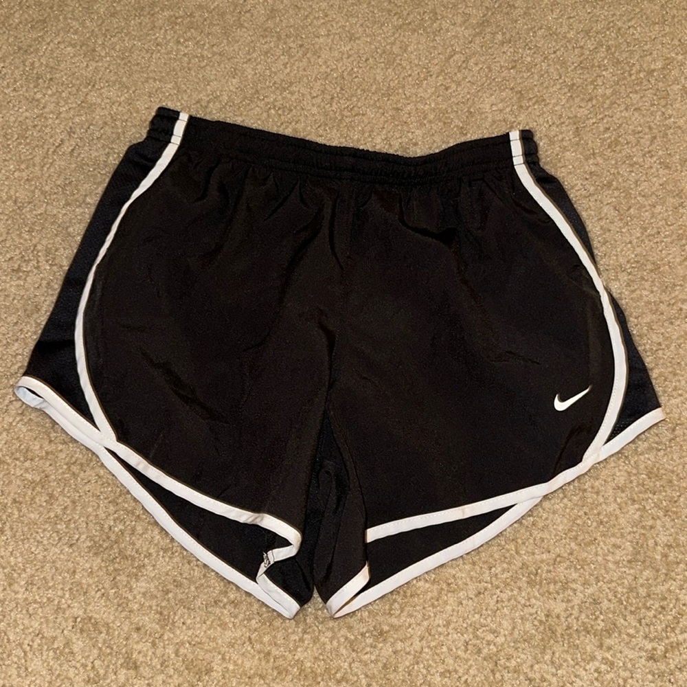 Girl’s Black Nike Shorts Size Child Large